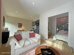 Maisons de vacances Gite tout confort avec piscine chauffee, jardin et terrasse, ideal pour curistes et randonneurs - FR-1-497-199 : photos des chambres