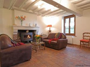 Maisons de vacances Charmante longere avec jardin, jeux exterieurs, bureau teletravail, proche commerces et nature calme - FR-1-497-218 : photos des chambres