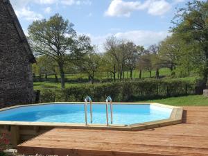 Ancienne longère rénovée avec piscine privative et animaux admis - FR-1-489-201