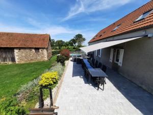 Maisons de vacances Longere renovee avec piscine privee, Wi-Fi et climatisation - FR-1-489-201 : photos des chambres
