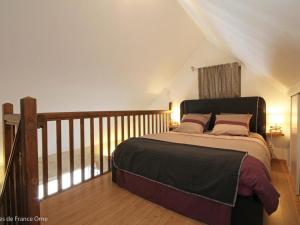 Maisons de vacances Longere avec Piscine Chauffee, Jardin et Velos a Dispo - FR-1-497-4 : photos des chambres