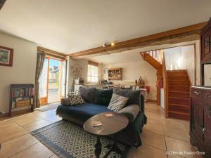 Maisons de vacances Maison de campagne avec spa, proche de vergers et cite medievale, animaux acceptes, recharge electrique - FR-1-497-101 : photos des chambres