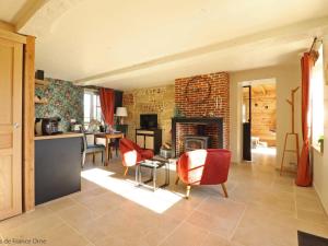Maisons de vacances Evasion Romantique avec Spa, Grand Jardin et Confort Moderne en Normandie - FR-1-497-175 : photos des chambres