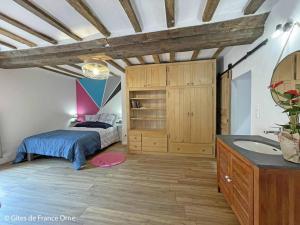 Maisons de vacances Maison de charme avec spa privatif et hammam, jusqu'a 8 personnes, proche nature et culture - FR-1-497-185 : photos des chambres