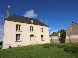 Maisons de vacances Eco-presbytere renove avec jardin, ideal pour 7 personnes - La Gonfriere, Normandie - FR-1-497-78 : photos des chambres