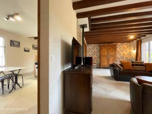 Maisons de vacances Maison spacieuse au coeur du Perche, jardin clos, WIFI, animaux admis - FR-1-497-232 : photos des chambres