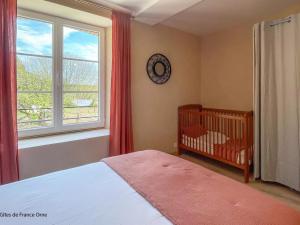 Maisons de vacances Maison spacieuse au coeur du Perche, jardin clos, WIFI, animaux admis - FR-1-497-232 : photos des chambres