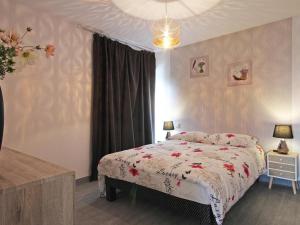 Maisons de vacances Maison authentique renovee 7ha, etang, confort moderne, ideal pour familles, animaux acceptes - FR-1-497-53 : photos des chambres