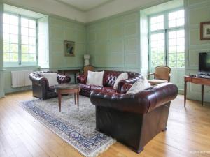 Maisons de vacances Maison du Chapelain avec Cheminee, Jardin et Animaux Acceptes - FR-1-497-54 : photos des chambres