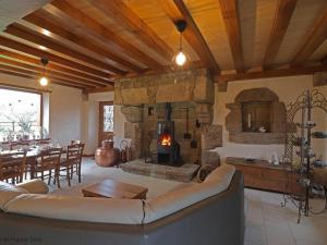 Maison authentique près dun étang avec animaux acceptés, linge et ménage inclus - FR-1-497-142