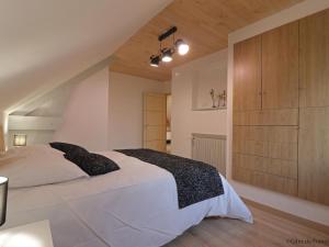 Maisons de vacances Maison Authentique avec Jeu de Societe, Terrasse et Jardin, Ideale pour Tribu - FR-1-497-142 : photos des chambres