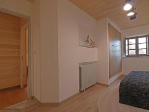 Maisons de vacances Maison Authentique avec Jeu de Societe, Terrasse et Jardin, Ideale pour Tribu - FR-1-497-142 : photos des chambres
