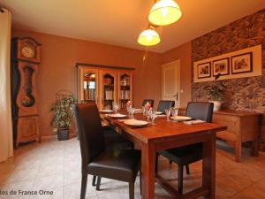 Maison de campagne familiale avec jardin, proche du Haras du Pin, calme et agréable - FR-1-497-173