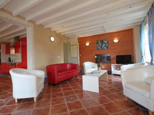 Maisons de vacances Maison familiale avec jardin clos, jeux exterieurs, wifi et tout confort au coeur du Parc du Perche - FR-1-497-10 : photos des chambres