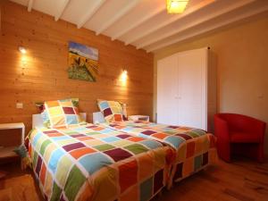 Maisons de vacances Maison familiale avec jardin clos, jeux exterieurs, wifi et tout confort au coeur du Parc du Perche - FR-1-497-10 : photos des chambres