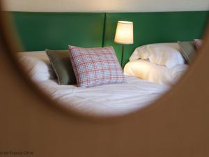 Maisons de vacances Retraite paisible en maison traditionnelle, 4 chambres, jardin arbore, cheminee et nature luxuriante. - FR-1-497-154 : photos des chambres