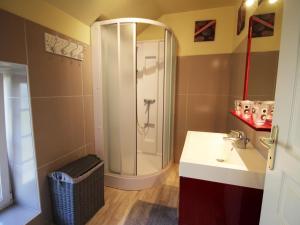 Maisons de vacances Maison 17e siecle avec jardin et terrasse, proche Haras du Pin et plages, max 5 pers, tout inclus. - FR-1-497-217 : photos des chambres