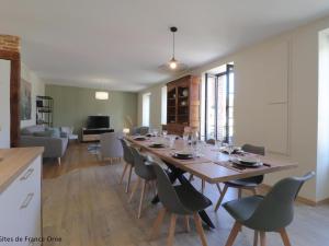 Maison familiale au cœur du village avec jardin clos et terrasse - FR-1-497-252