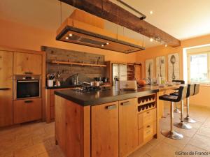 Maisons de vacances Maison de charme avec spa, jardin clos, teletravail, proche Belleme et Mortagne au Perche - FR-1-497-168 : photos des chambres