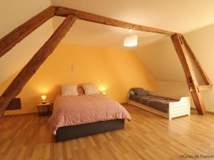 Maisons de vacances Maison de charme avec spa, jardin clos, teletravail, proche Belleme et Mortagne au Perche - FR-1-497-168 : photos des chambres