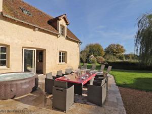 Maisons de vacances Maison de charme avec spa, jardin clos, teletravail, proche Belleme et Mortagne au Perche - FR-1-497-168 : photos des chambres