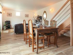 Maisons de vacances Gite confortable au coeur d-un elevage, animaux admis, Wifi - FR-1-497-239 : photos des chambres