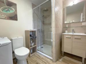 Maisons de vacances Gite confortable au coeur d-un elevage, animaux admis, Wifi - FR-1-497-239 : photos des chambres