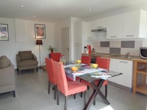 Maison cosy avec jardin dans les Monts du Lyonnais - FR-1-496-174