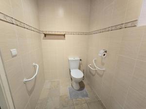Maisons de vacances Maison 2 Chambres avec Jardin, Animaux Acceptes, Parking, WiFi a Mazeyrolles - FR-1-616-106 : photos des chambres