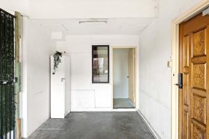 Serene Single Room in Canley Vale - Steps to Train & Local Dining - Shared Bathroom