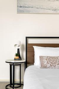 Serene Single Room in Canley Vale - Steps to Train & Local Dining - Shared Bathroom