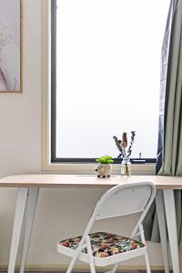 Serene Single Room in Canley Vale - Steps to Train & Local Dining - Shared Bathroom