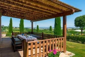 Historic Villa With Tuscan Hills View