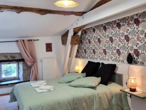 Maisons de vacances Gite spacieux 10 pers: Nature, Spa, Confort - FR-1-496-358 : photos des chambres
