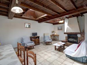 Gîte familial avec jeux extérieurs près de St-Galmier - FR-1-496-281