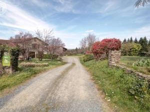Gîte familial avec jeux extérieurs près de St-Galmier - FR-1-496-281