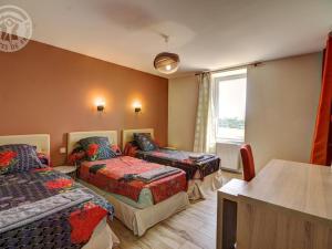 Maisons de vacances Gite de luxe avec spa, piscine et sauna, animaux admis a Pinay - FR-1-496-274 : photos des chambres