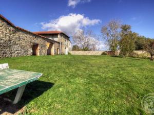 Maisons de vacances Grande Maison Authentique avec Jardin Prive, Terrasse et VTT - Hebergement pour 15 Personnes - FR-1-496-109 : photos des chambres