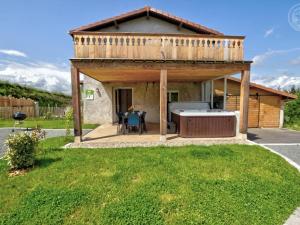 Maisons de vacances Gite de charme avec spa, terrasse et balcon - Tout confort, au coeur de la nature - FR-1-496-303 : Maison de Vacances