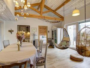 Gîte éco-responsable avec bassin naturel et vue panoramique - FR-1-496-258