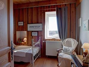 Maisons de vacances Gite chaleureux avec poele a bois, terrasse, wifi, proche activites nature - FR-1-496-268 : photos des chambres