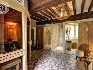 Maisons de vacances Gite familial 14 pers. avec piscine chauffee, spa, sauna, terrains de jeux et borne electrique. - FR-1-496-3 : photos des chambres