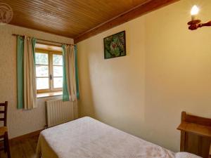 Maisons de vacances Gite renove avec cheminee et jardin a 15 km des pistes de ski - FR-1-496-9 : photos des chambres