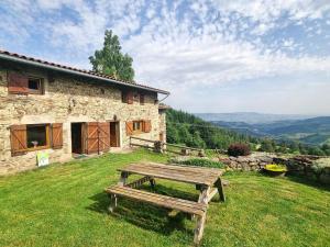 Maisons de vacances Gite de charme dans le Massif du Pilat - FR-1-496-294 : photos des chambres