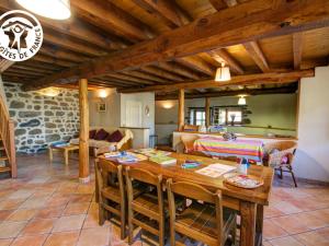 Maisons de vacances Gites de charme en pierre, animaux acceptes, jusqu-a 12 pers - FR-1-496-360 : photos des chambres