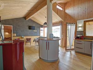 Maisons de vacances Gite de charme avec terrasses et plancha - FR-1-496-327 : photos des chambres