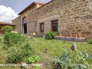 Maisons de vacances Gite de charme avec terrasses et plancha - FR-1-496-327 : photos des chambres