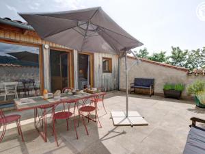 Maisons de vacances Gite de charme avec terrasses et plancha - FR-1-496-327 : photos des chambres