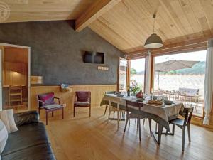 Gîte authentique avec terrasses spacieuses - FR-1-496-327