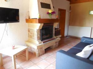 Maison rustique avec jardin à Aveizieux, animaux admis - FR-1-496-175